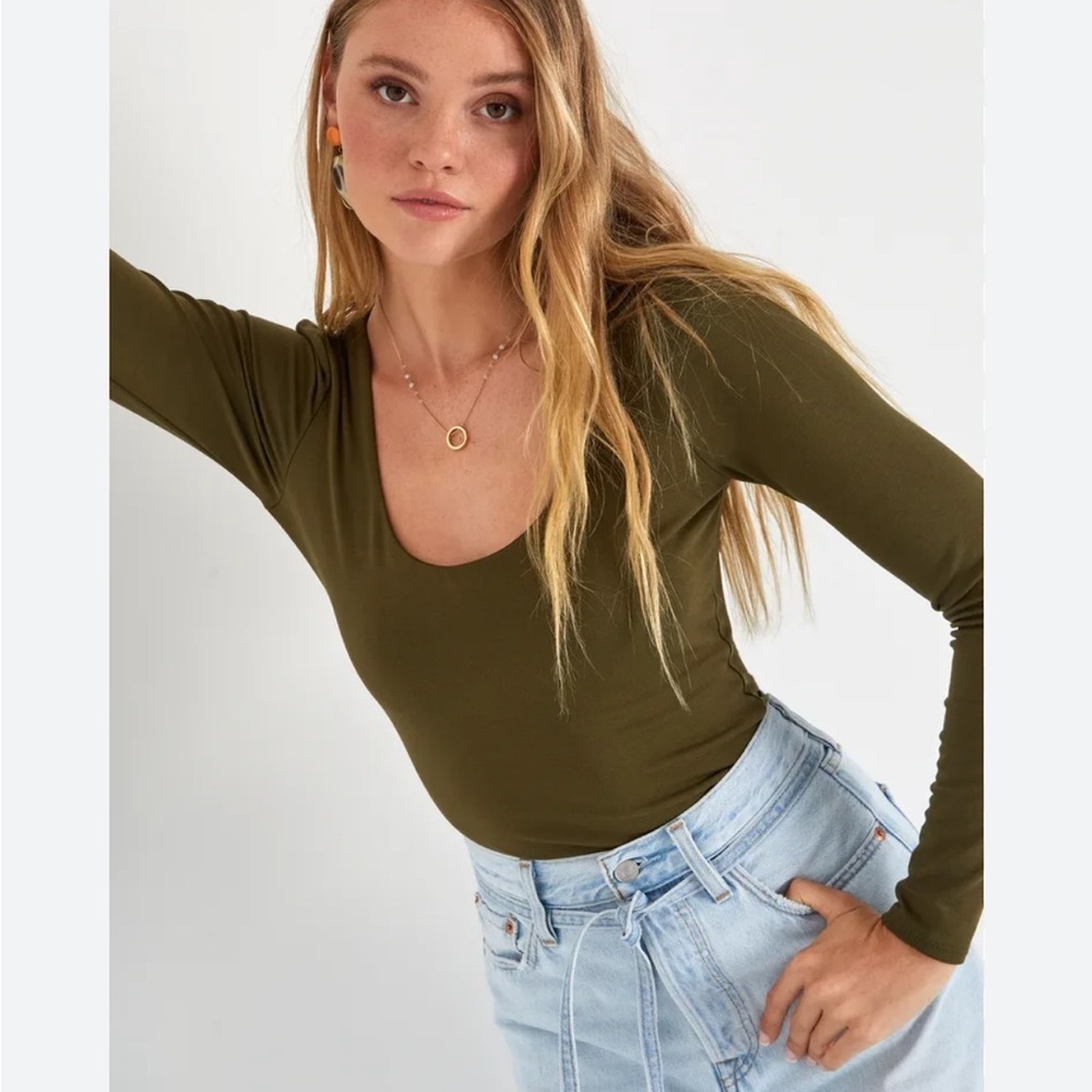 Lulu's Perfect Essential Scoop Neck Long Sleeve Top size small olive green
